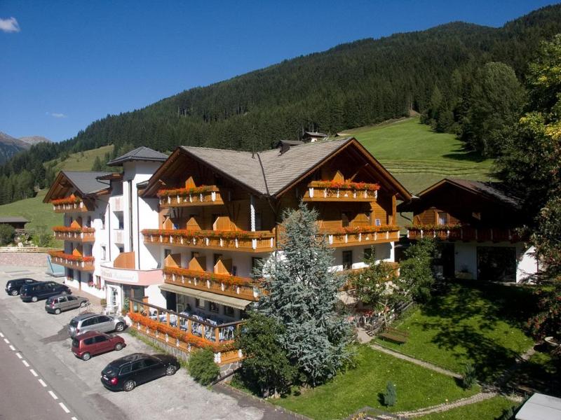 Hotel Feldrand Trattamento Mezza Pensione dal 2512 al 0601 - Trentino